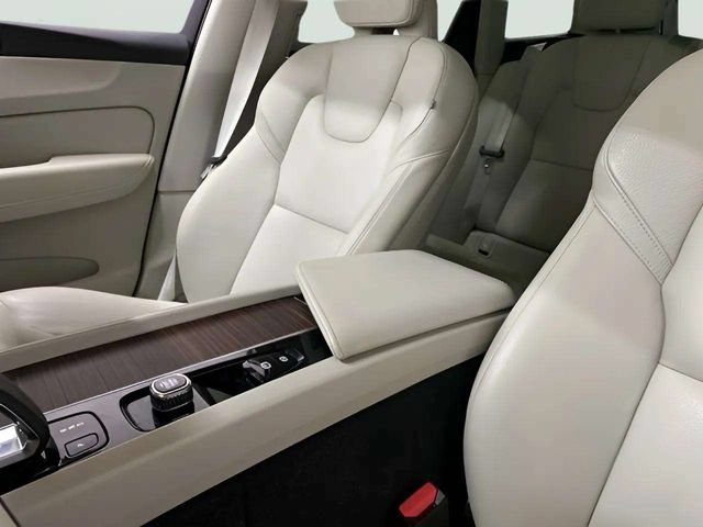 Used 2022 Volvo XC60 B5 Momentum w/ Climate Package AWD/4WD image 81