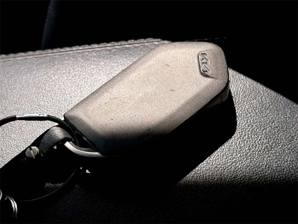 Used 2024 Kia Sorento S image 32