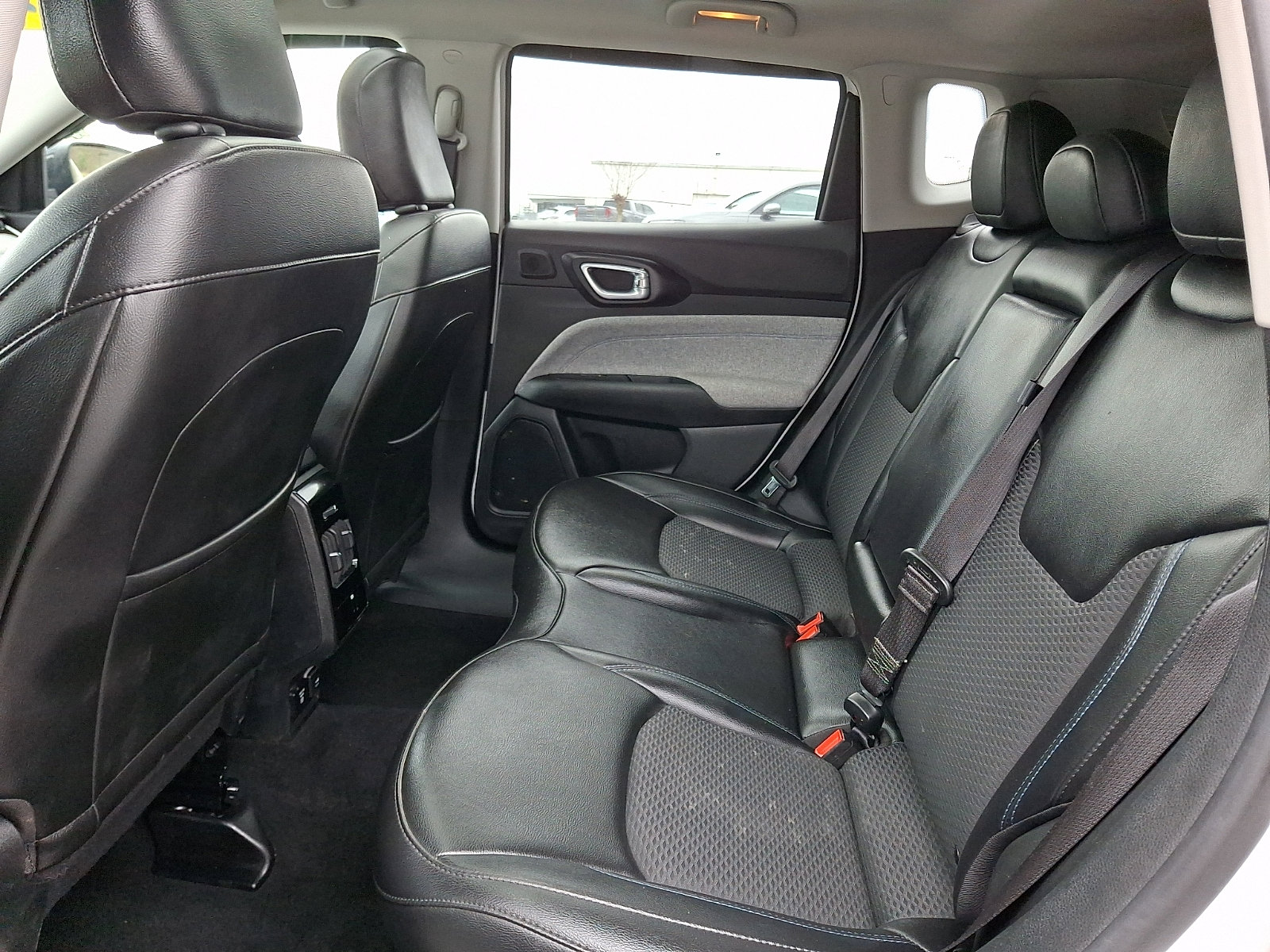 Used 2022 Jeep Compass Latitude w/ Sun and Sound Group AWD/4WD image 10