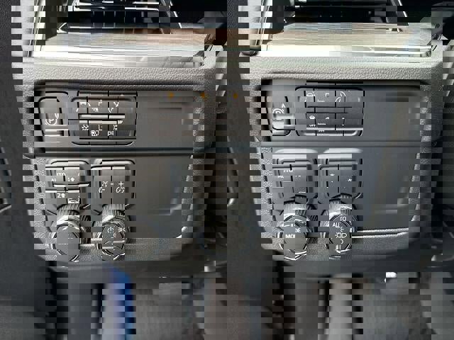 New 2026 Chevrolet Suburban LT w/ Comfort Package image 18