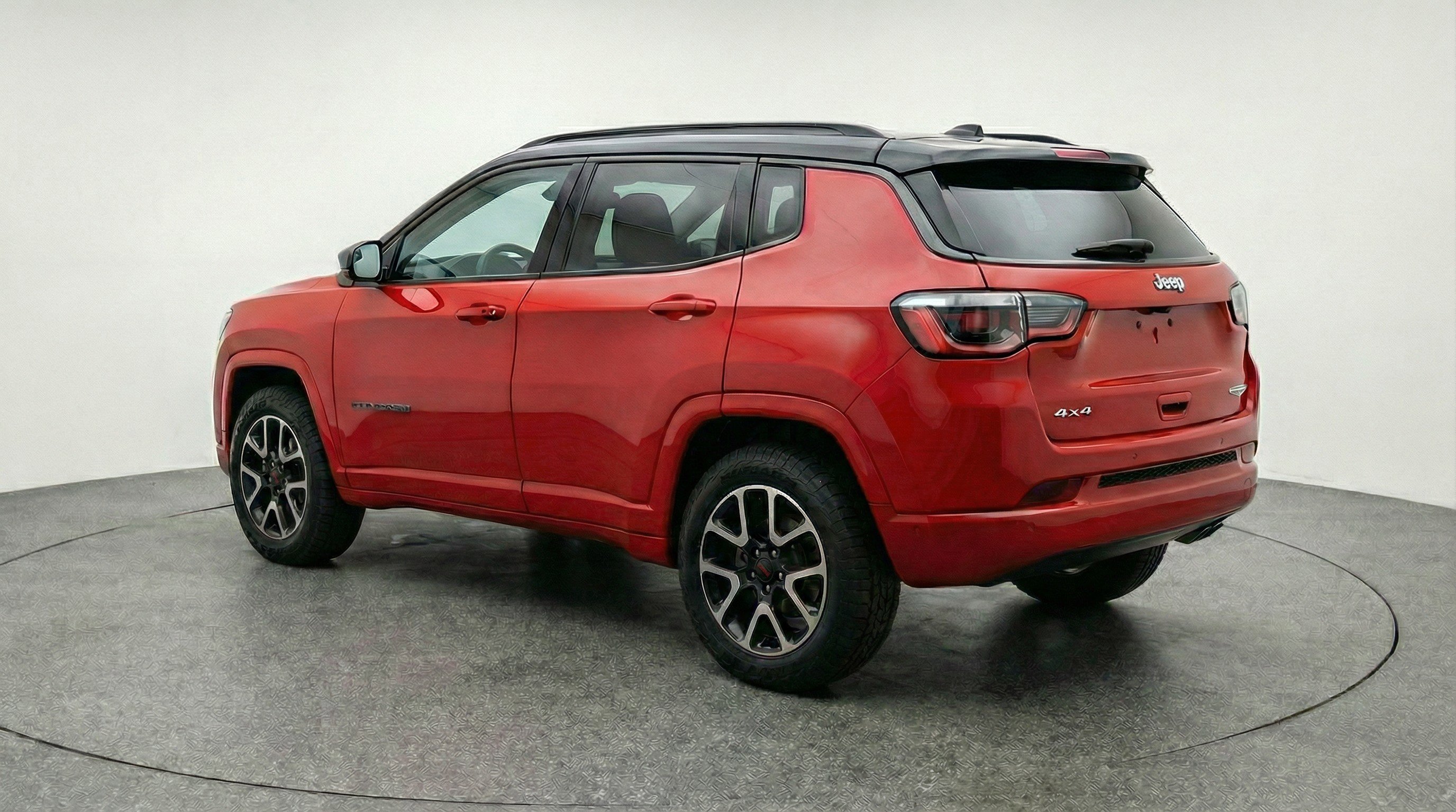 Used 2025 Jeep Compass Trailhawk image 6