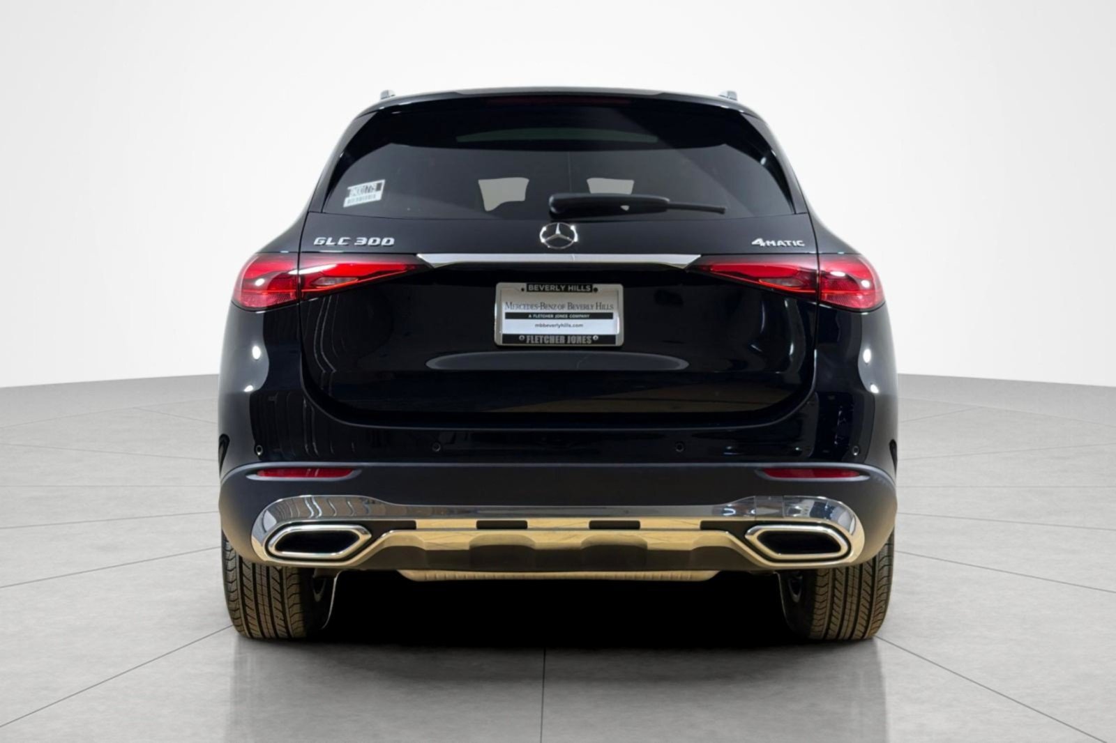 Used 2024 Mercedes-Benz GLC 300 4MATIC image 4