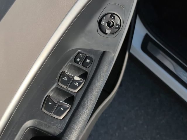 Used 2018 Hyundai Santa Fe Limited image 17