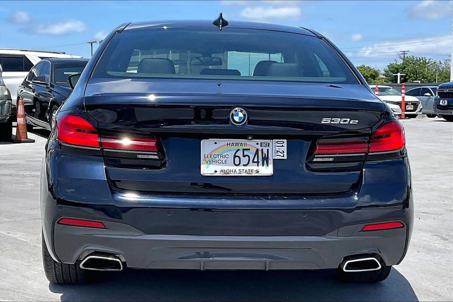 Used 2023 BMW 530e w/ M Sport Package RWD image 5