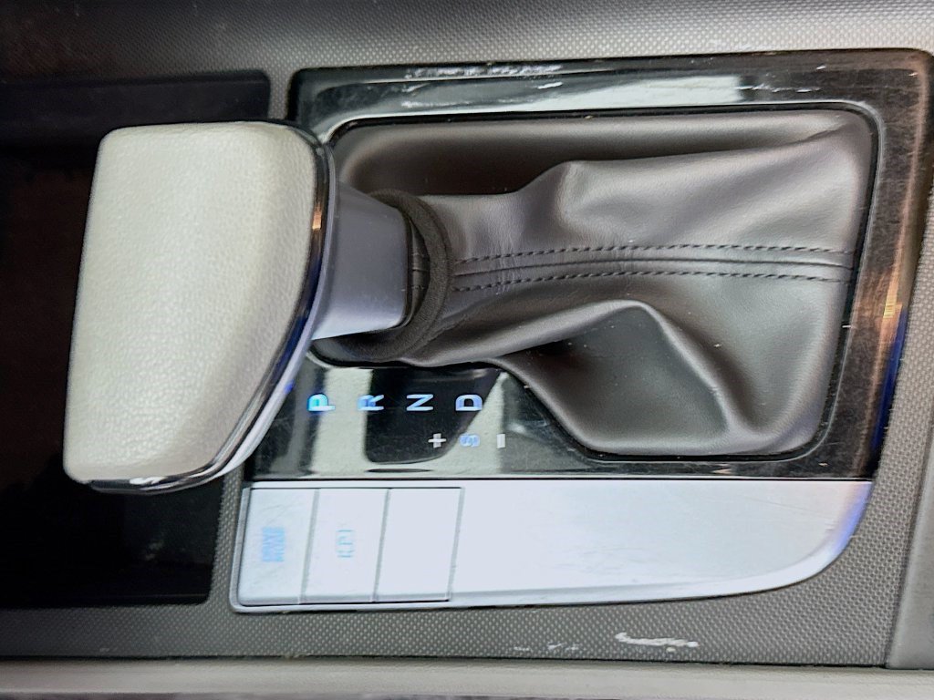 Used 2025 Hyundai Elantra SE FWD image 19