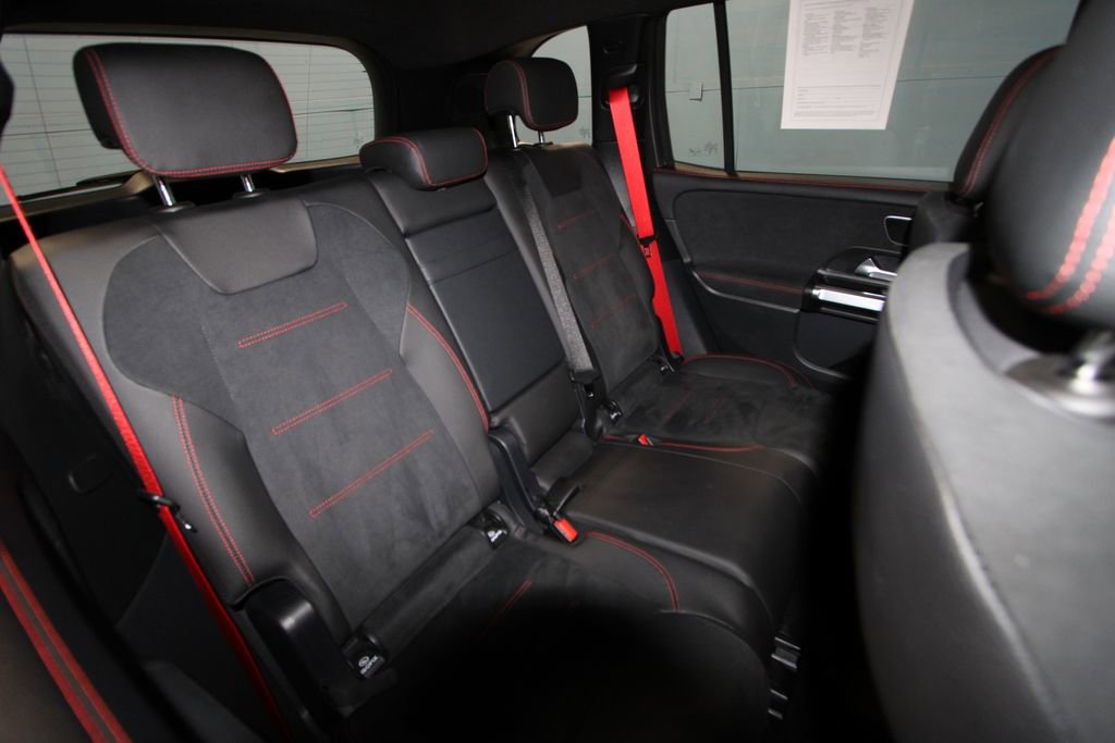 Used 2025 Mercedes-Benz GLB 35 AMG 4MATIC image 24