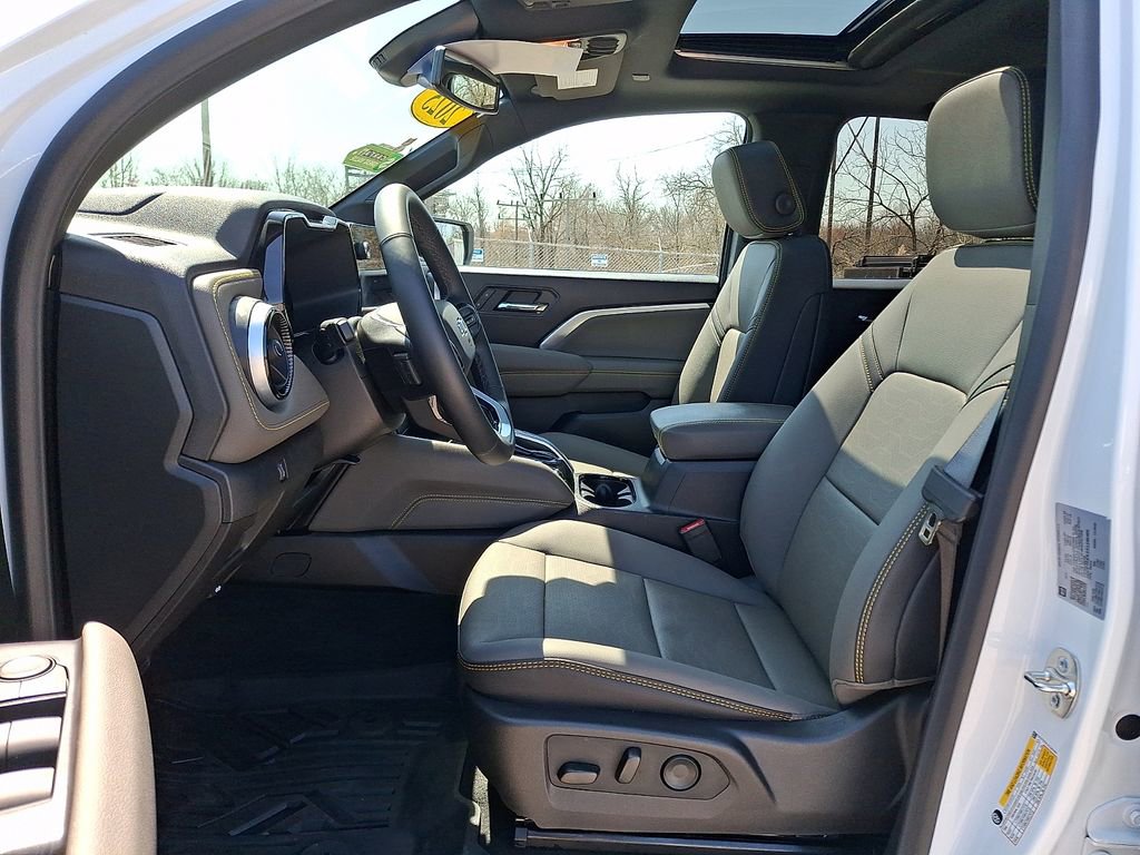 Used 2025 Chevrolet Colorado ZR2 w/ Midnight Edition image 15