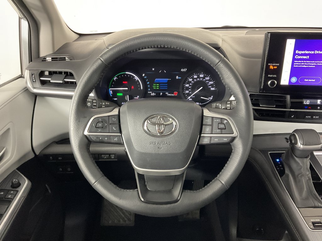 Certified 2025 Toyota Sienna XLE FWD image 12