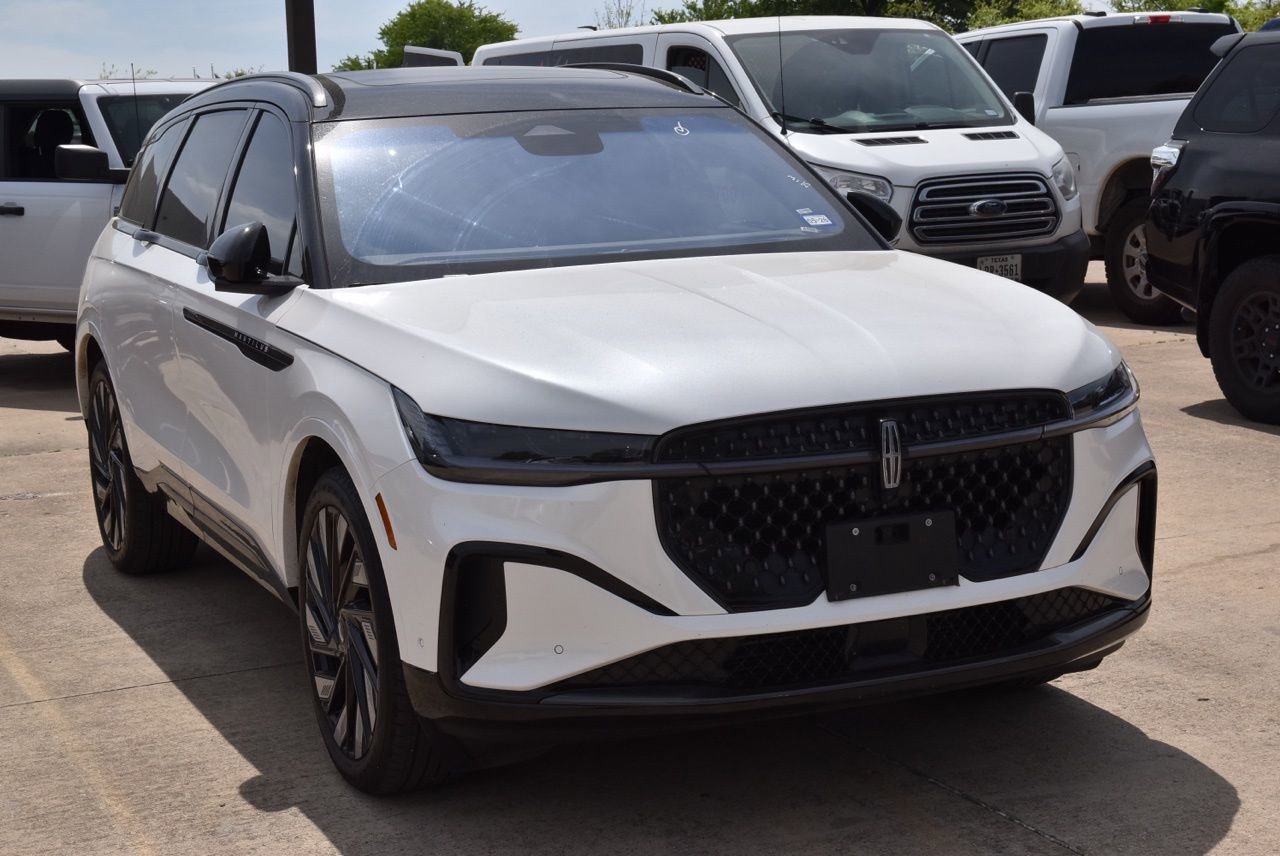 Certified 2024 Lincoln Nautilus Reserve w/ Equipment Group 203A image 4