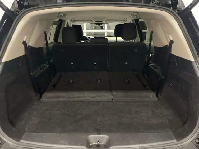 Used 2025 Nissan Pathfinder SV image 14