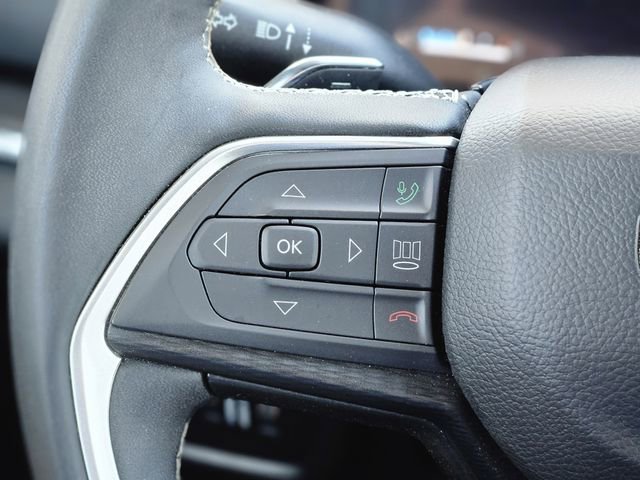 Used 2025 Jeep Grand Cherokee Altitude AWD/4WD image 16