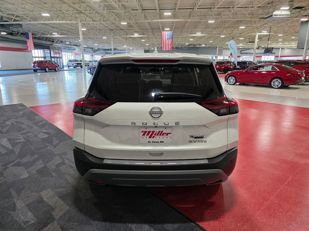 Used 2023 Nissan Rogue SV image 4