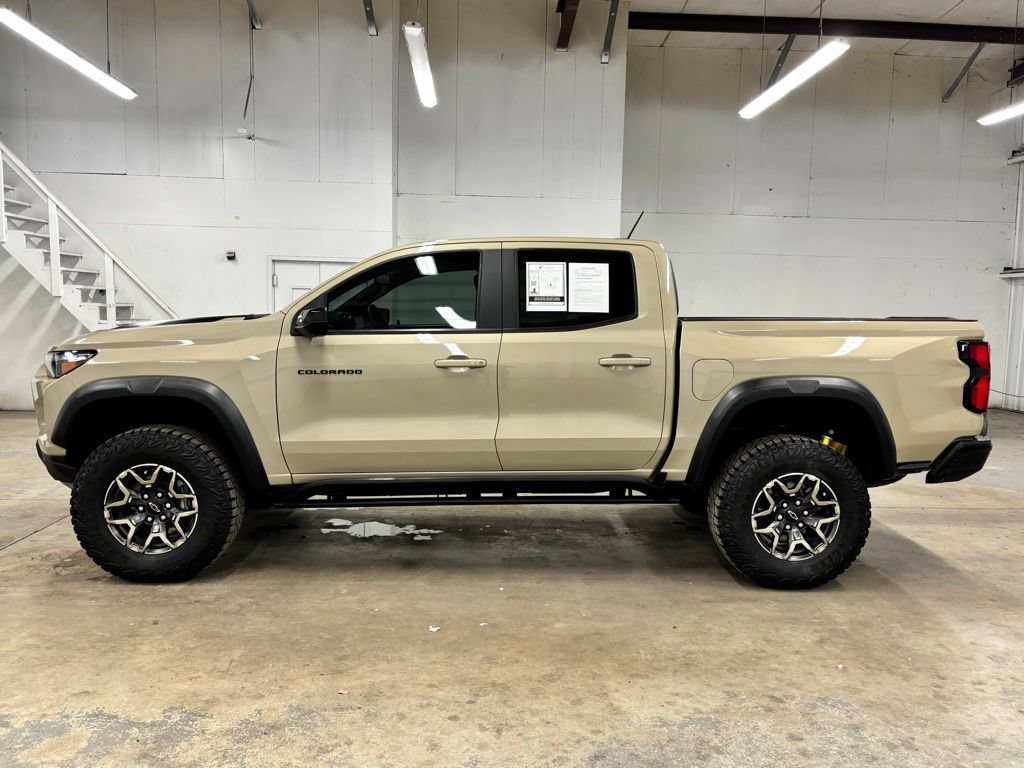 Used 2024 Chevrolet Colorado ZR2 w/ Technology Package AWD/4WD image 5