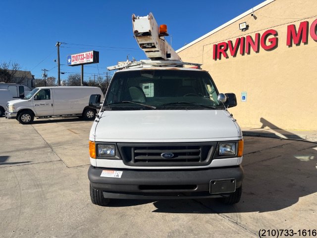 Used 2006 Ford E-350 and Econoline 350 Super Duty RWD image 2