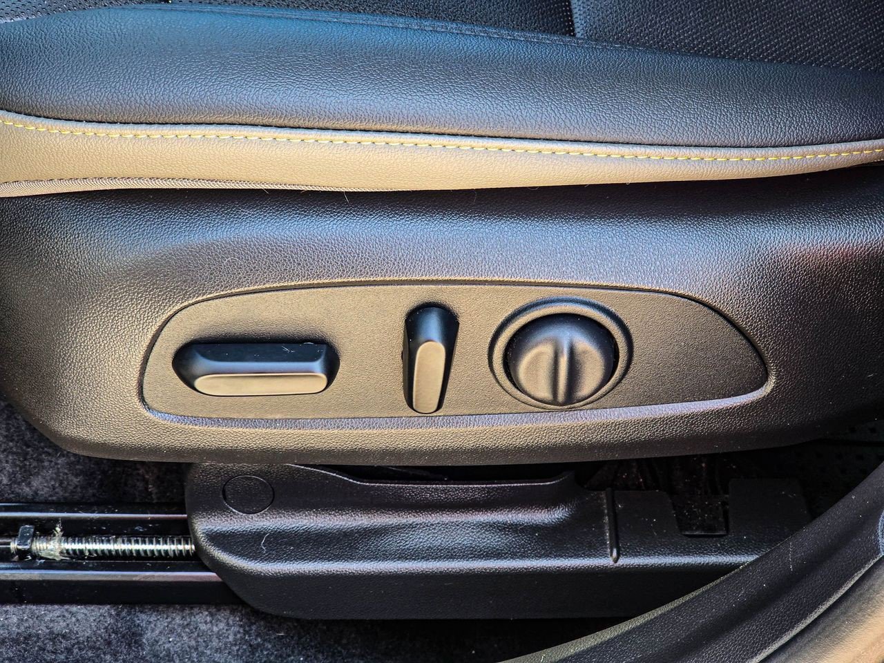 Certified 2025 Chevrolet Trax ACTIV w/ Sunroof Package image 16