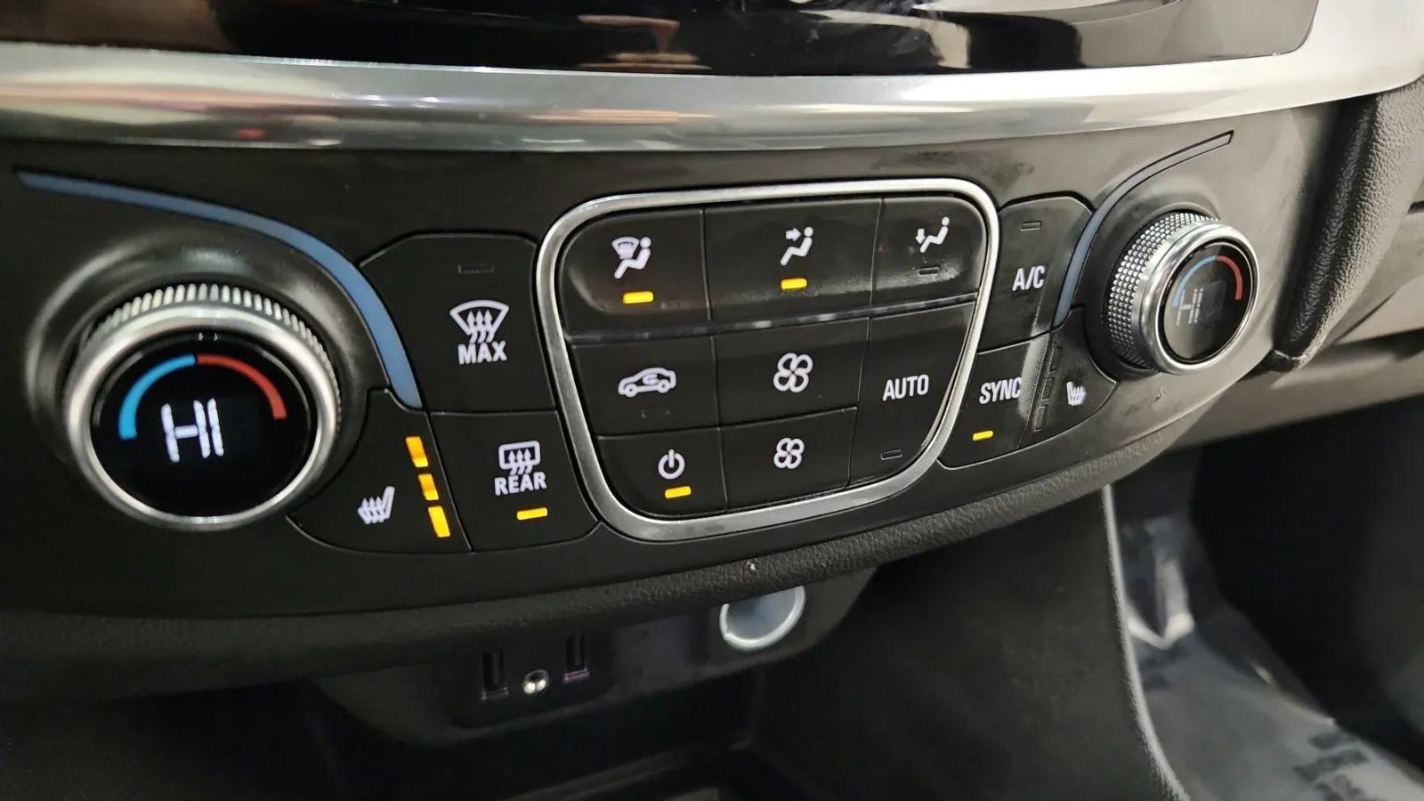 Used 2023 Chevrolet Traverse LT image 63