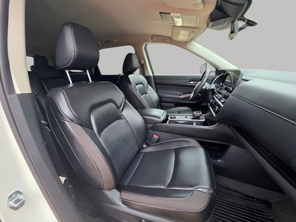 Used 2024 Nissan Pathfinder SL image 13