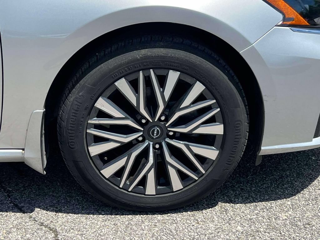 Used 2024 Nissan Altima 2.5 SV w/ SV Premium Package AWD/4WD image 9