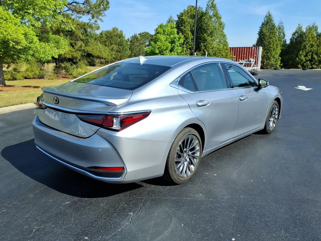 Used 2025 Lexus ES 300h Ultra Luxury w/ Accessory Package (Z2) image 3