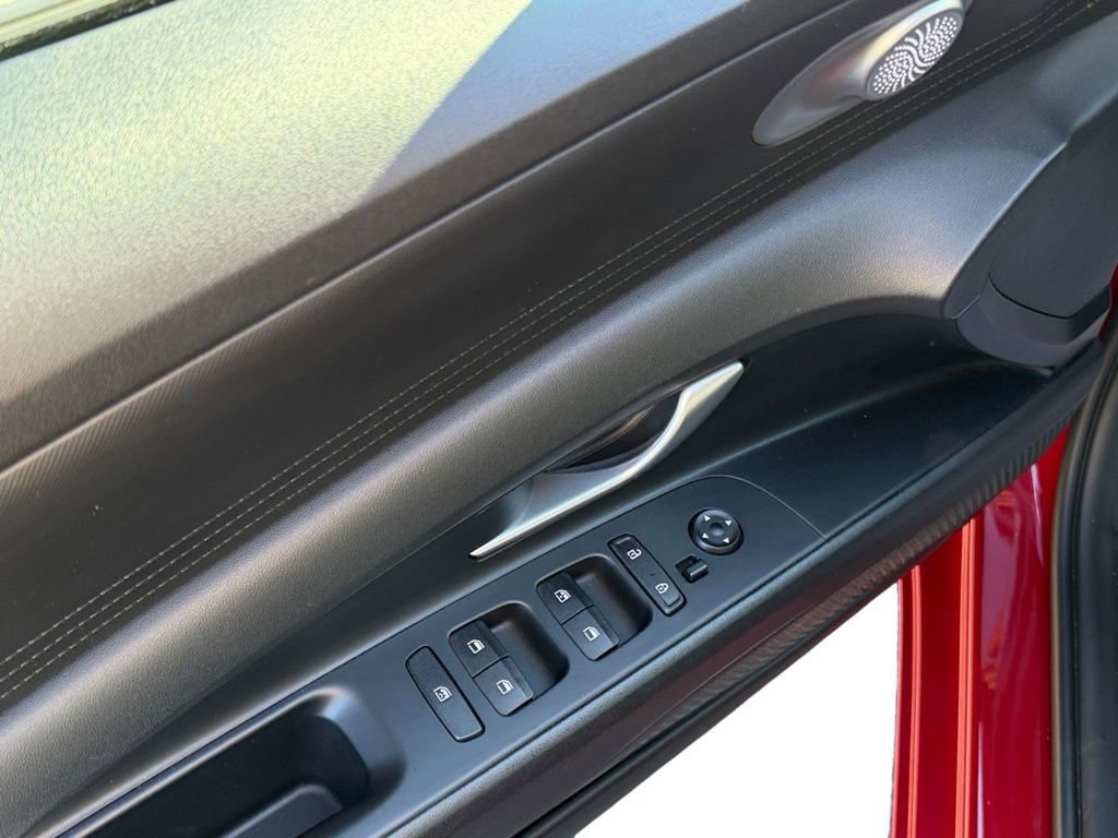 Used 2023 Hyundai Elantra SEL image 15