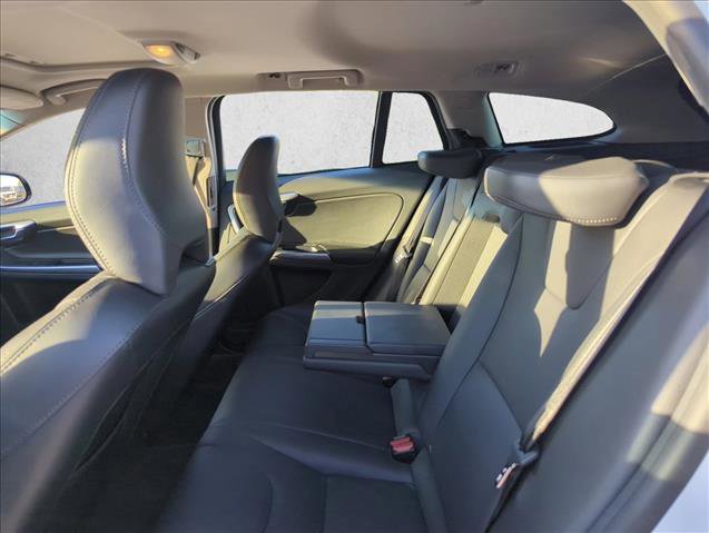 Used 2018 Volvo V60 T5 Cross Country w/ Convenience Package image 15