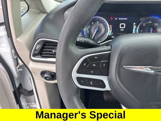 Used 2023 Chrysler Pacifica Touring-L FWD image 16