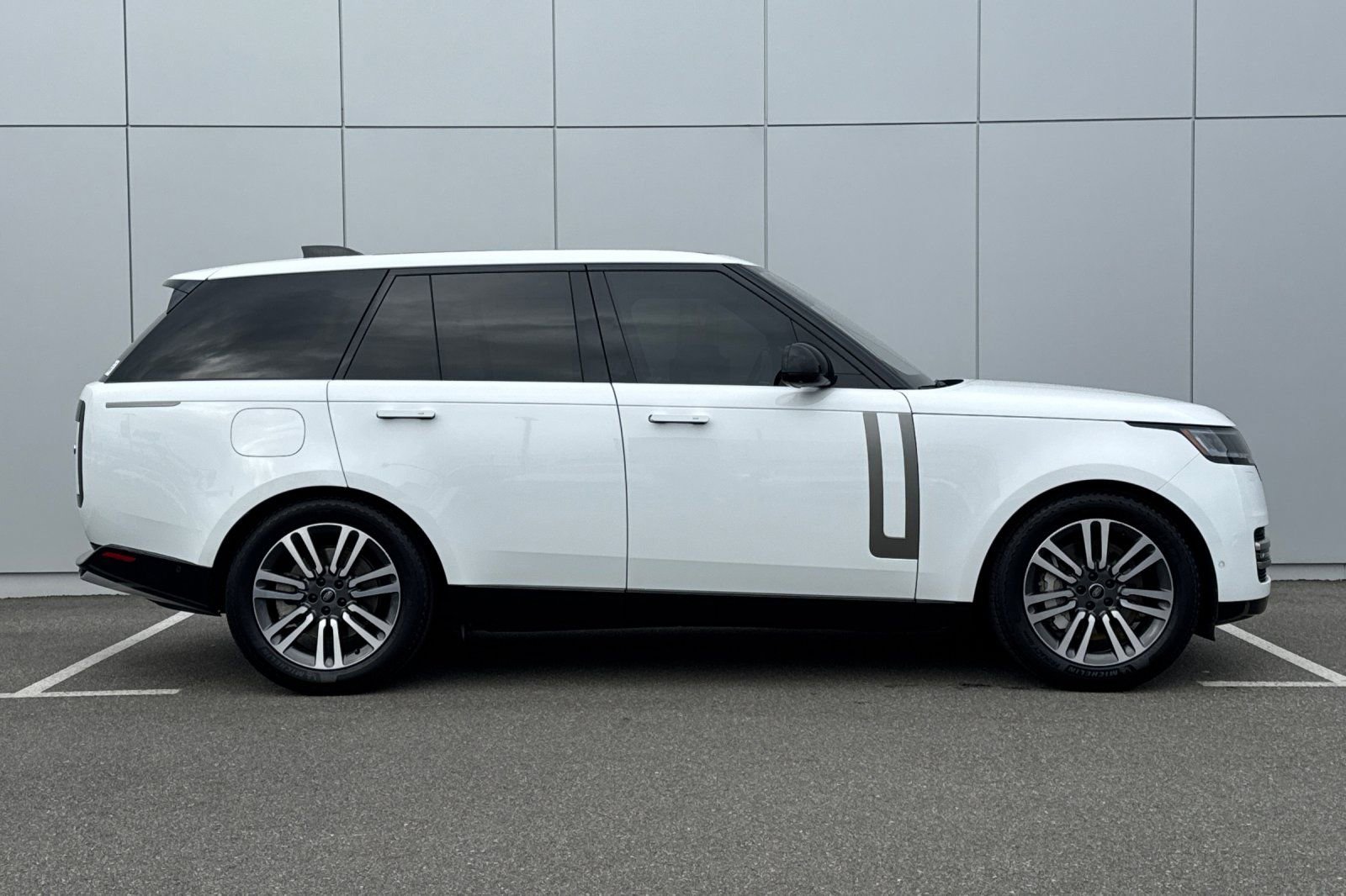 Used 2023 Land Rover Range Rover SE image 6