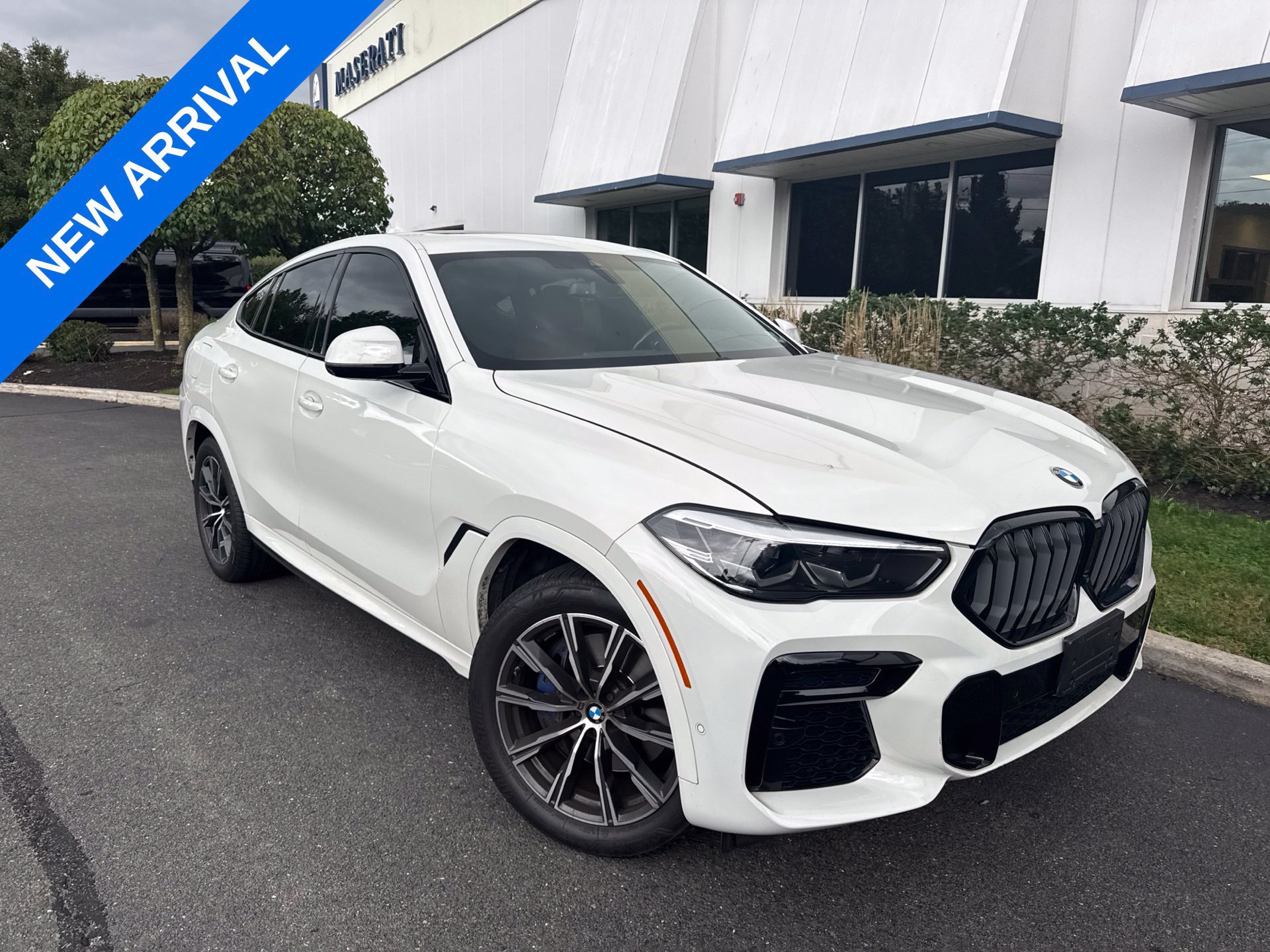 Used 2023 BMW X6 xDrive40i w/ M Sport Package AWD/4WD image 1