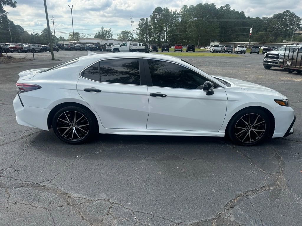 Used 2023 Toyota Camry SE image 6