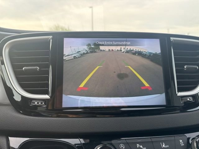 Used 2025 Chrysler Pacifica Select image 22