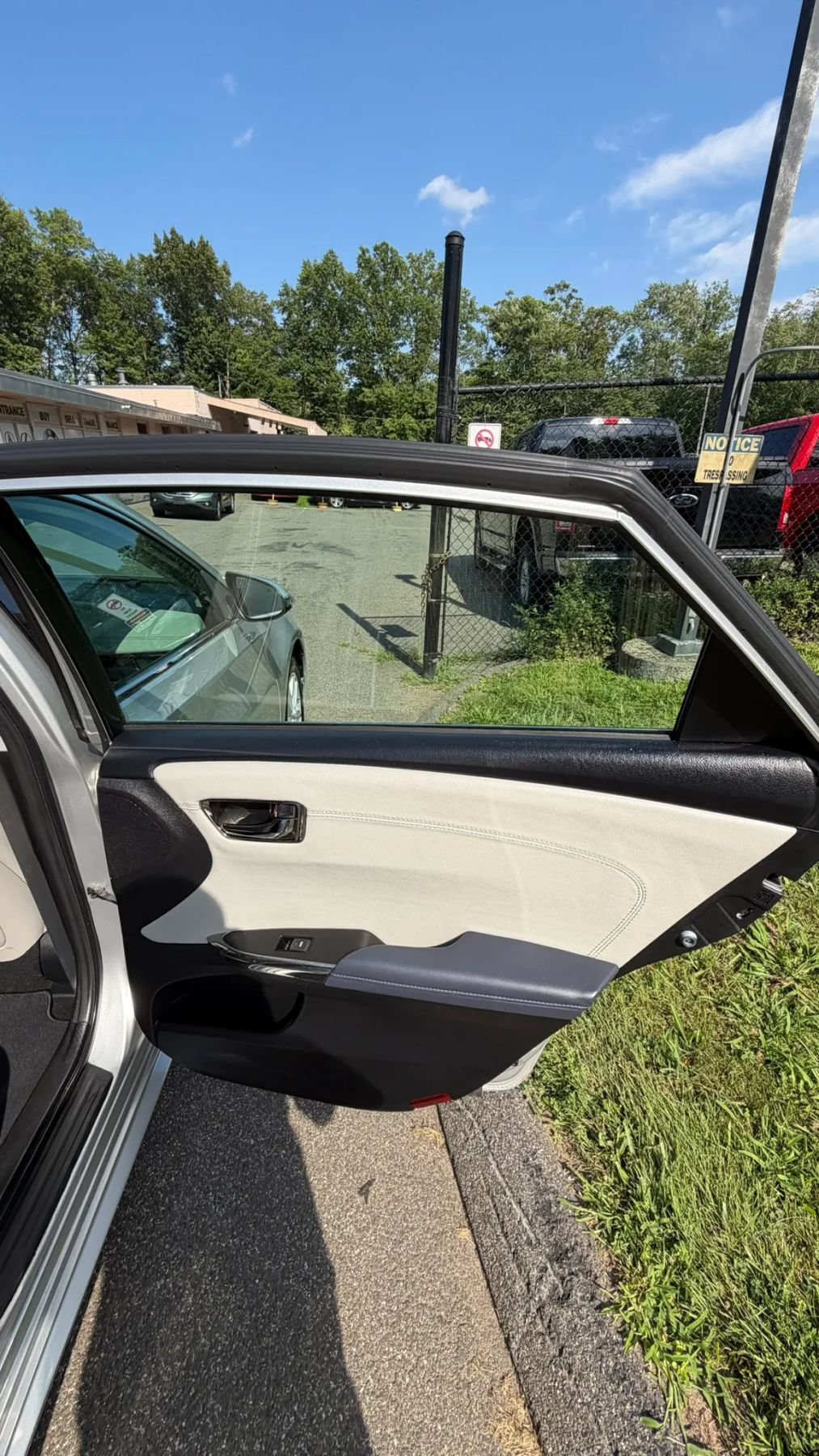 Used 2013 Toyota Avalon XLE FWD image 12