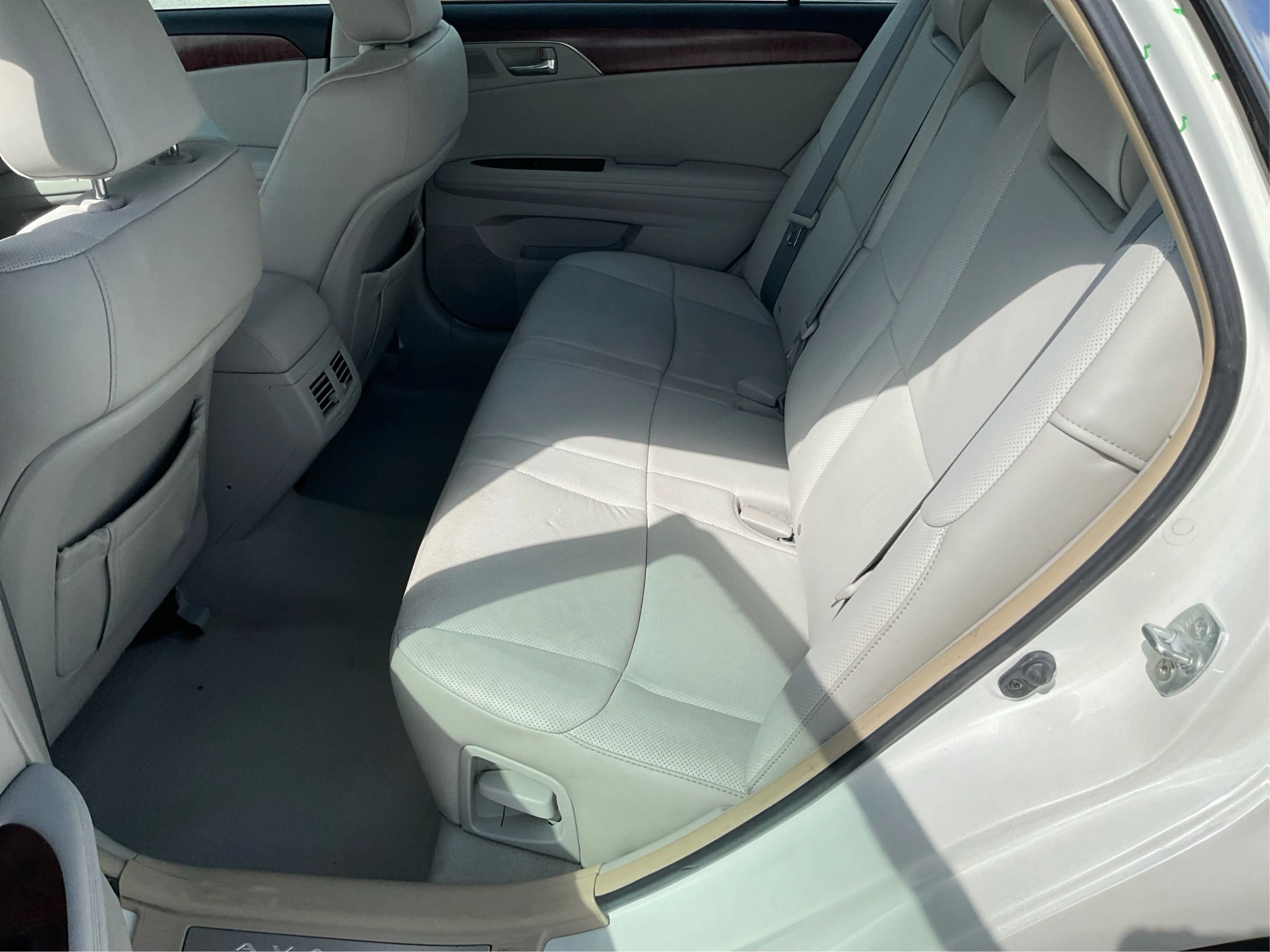 Used 2012 Toyota Avalon Limited FWD image 10