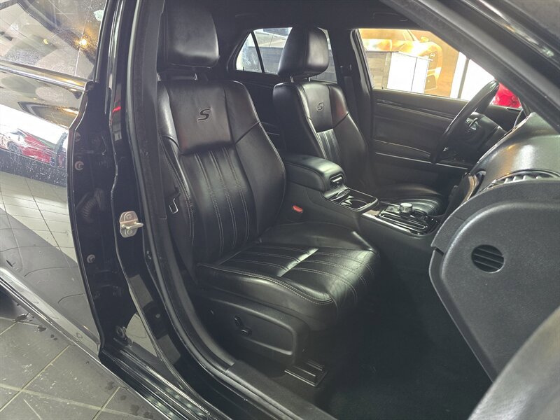 Used 2021 Chrysler 300 S RWD image 11