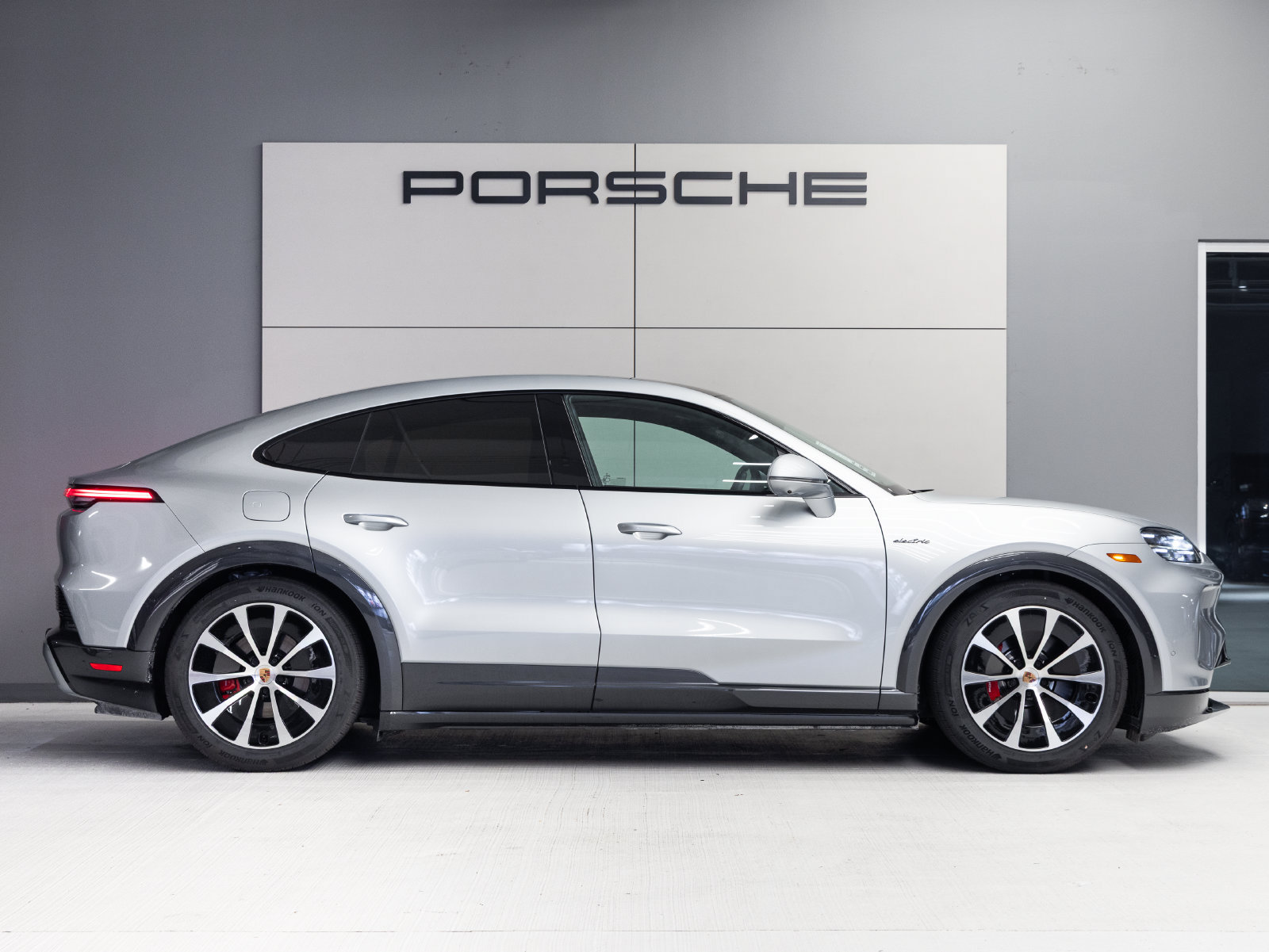 New 2026 Porsche Cayenne S AWD/4WD image 8
