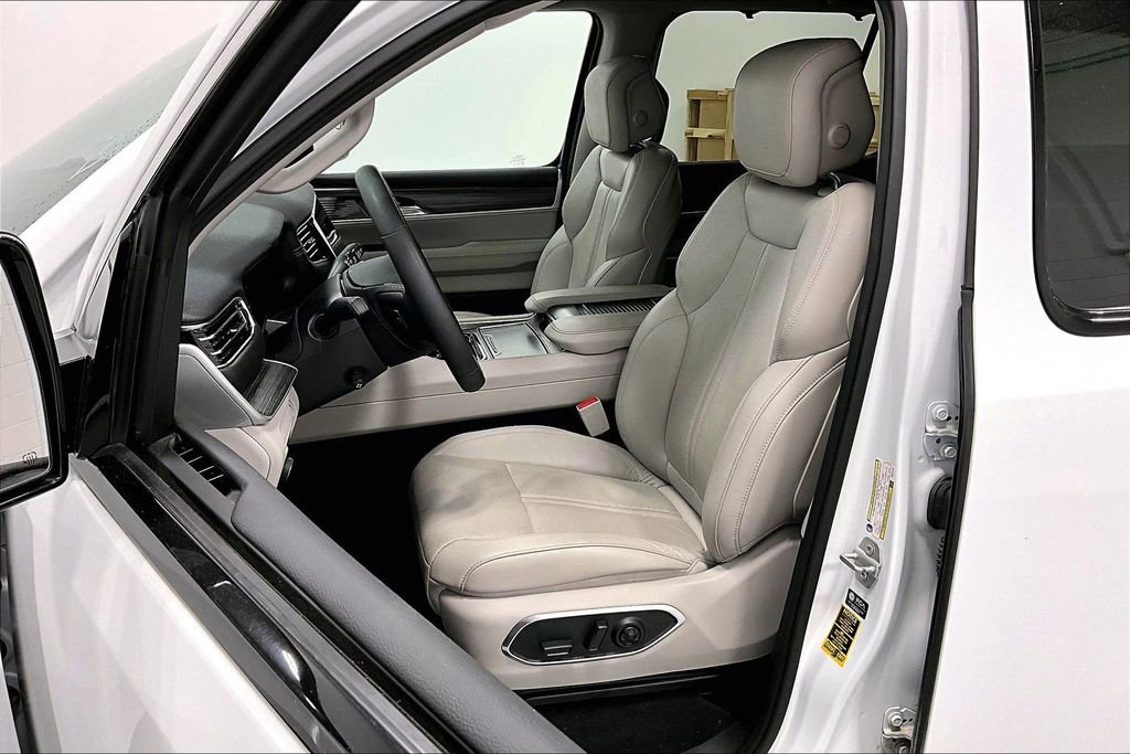 Used 2024 Jeep Wagoneer L Series III w/ Premium Group I image 33