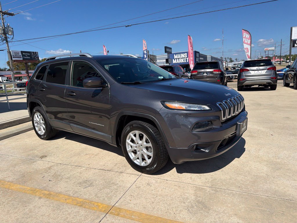 Used 2015 Jeep Cherokee Latitude w/ Cold Weather Group AWD/4WD image 6