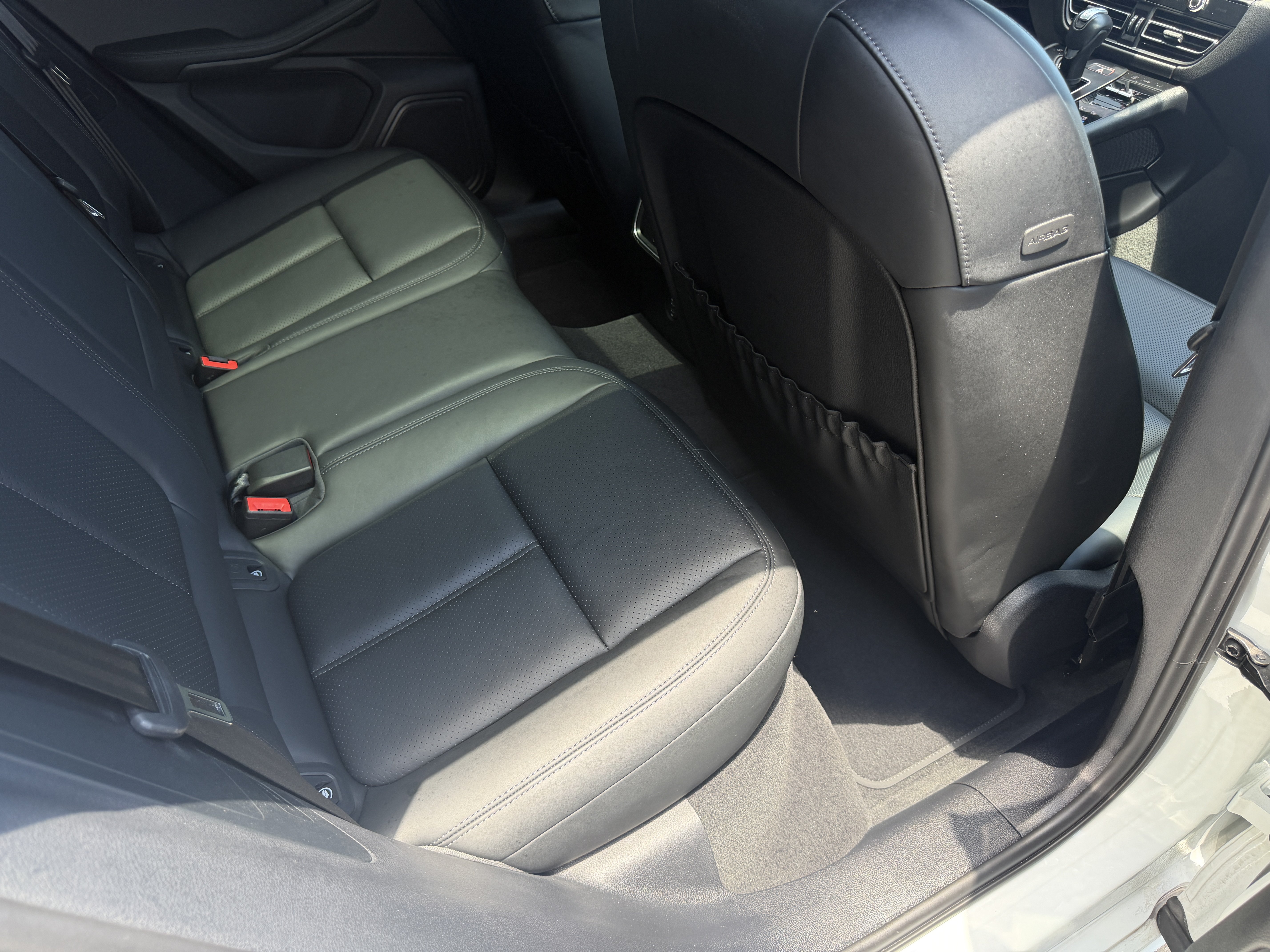 Certified 2023 Porsche Macan S AWD/4WD image 19