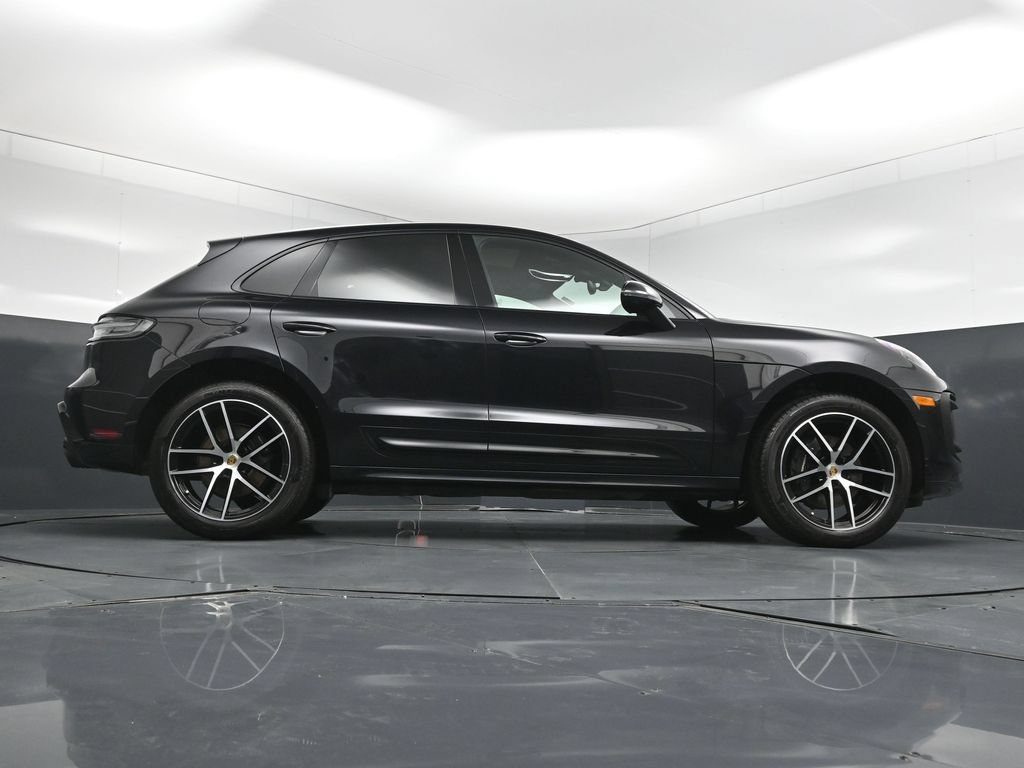 Certified 2025 Porsche Macan AWD/4WD image 29