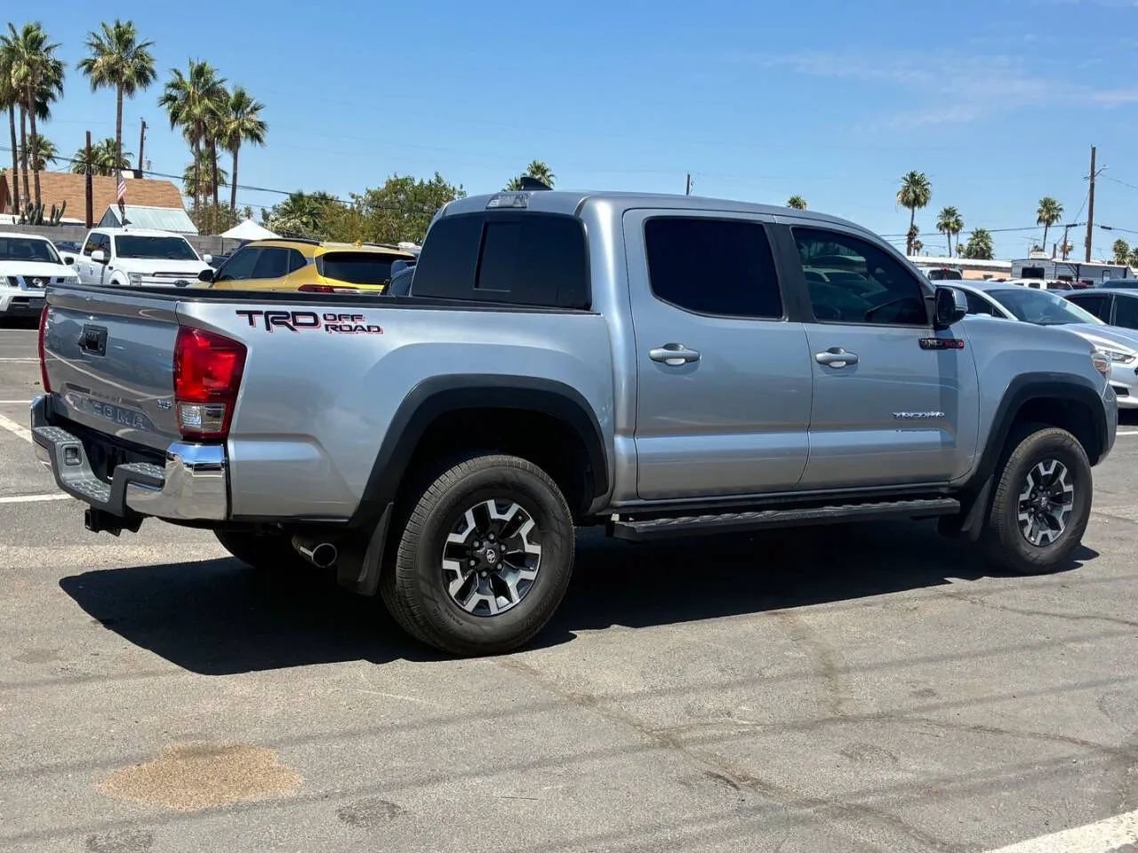 Used 2017 Toyota Tacoma TRD Off-Road w/ Tow Package RWD image 9