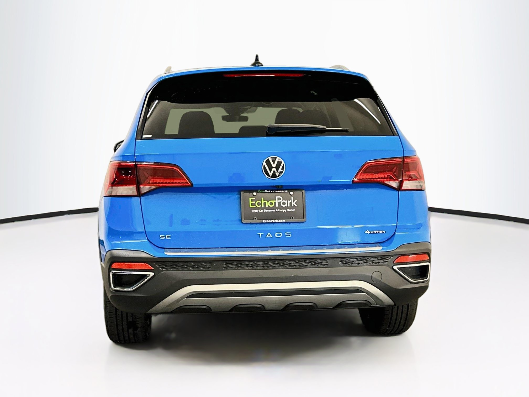 Used 2023 Volkswagen Taos SE w/ Panoramic Sunroof Package AWD/4WD image 7