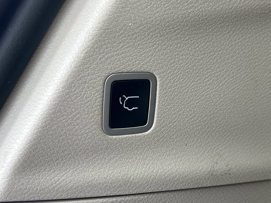 Used 2023 Chrysler Pacifica Touring-L FWD image 47