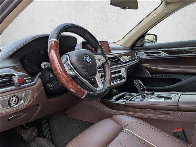 Used 2022 BMW 750i xDrive w/ Executive Package image 9
