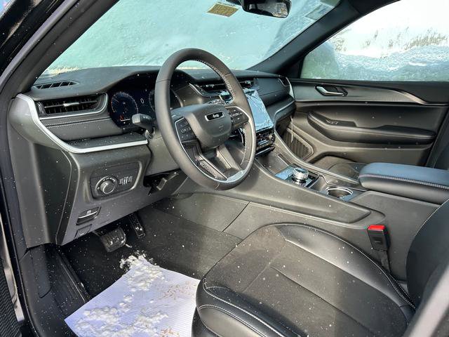 New 2025 Jeep Grand Cherokee Altitude image 8