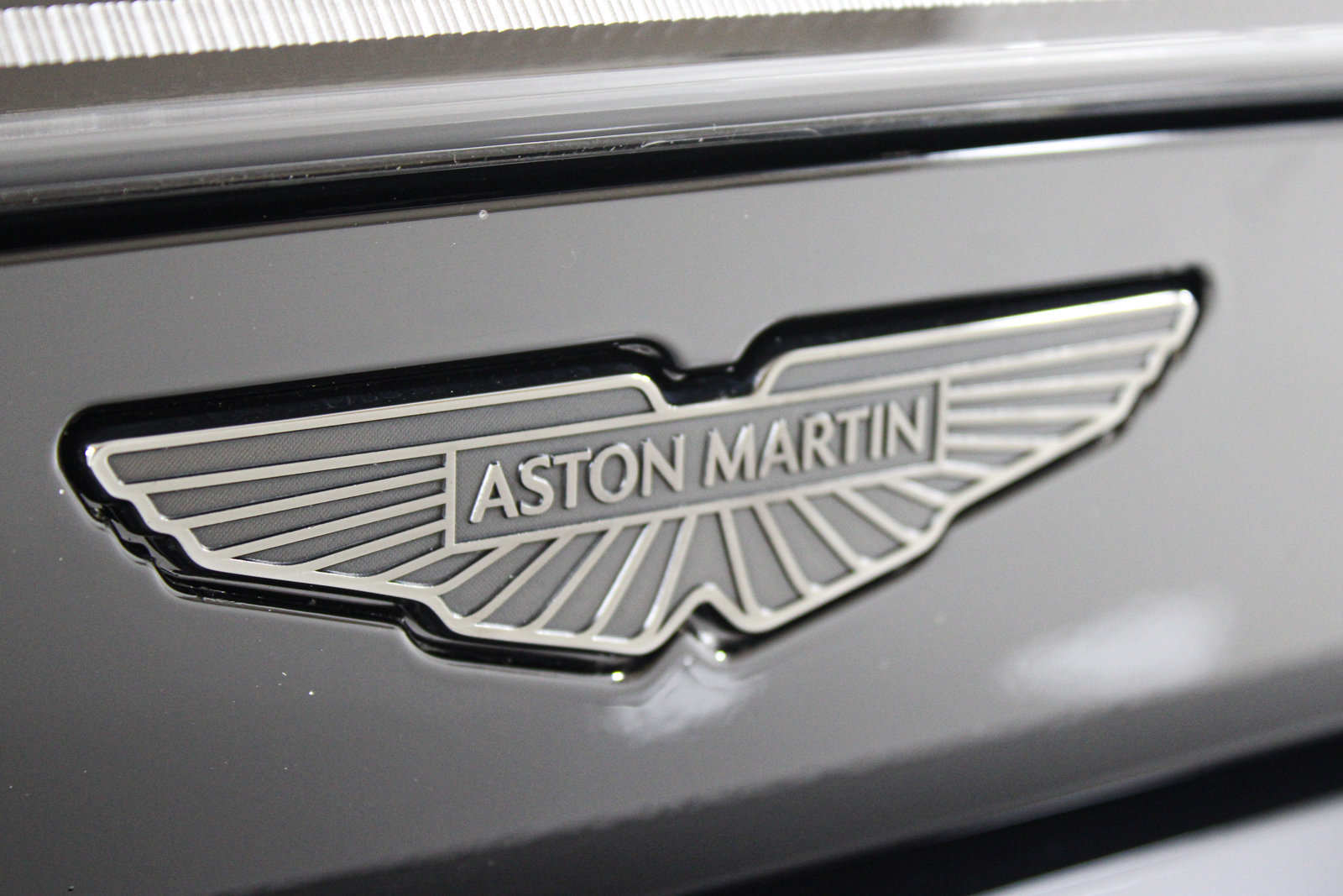 Used 2026 Aston Martin V8 Vantage S RWD image 39