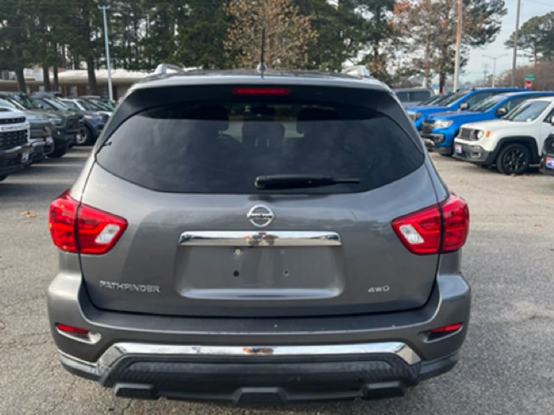 Used 2017 Nissan Pathfinder S image 6
