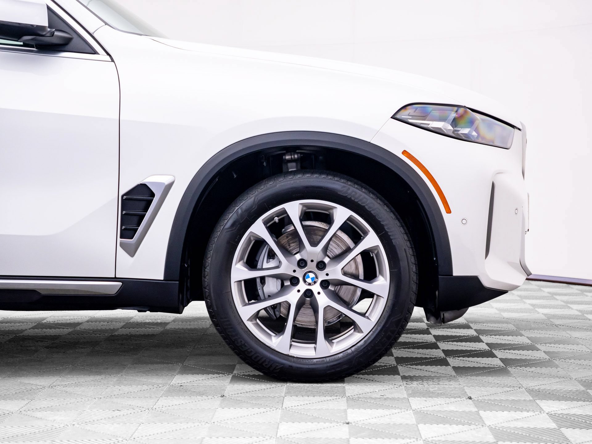 Used 2024 BMW X5 xDrive40i AWD/4WD image 36
