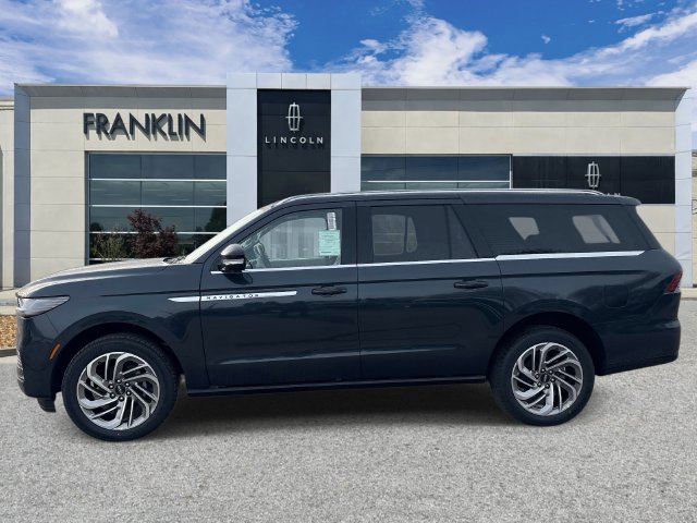 New 2026 Lincoln Navigator L Reserve AWD/4WD image 4