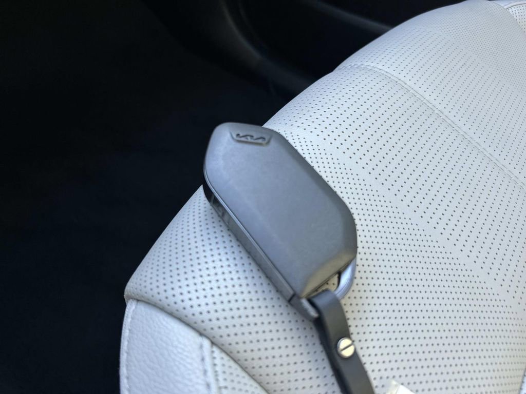 Used 2023 Kia Telluride EX image 31