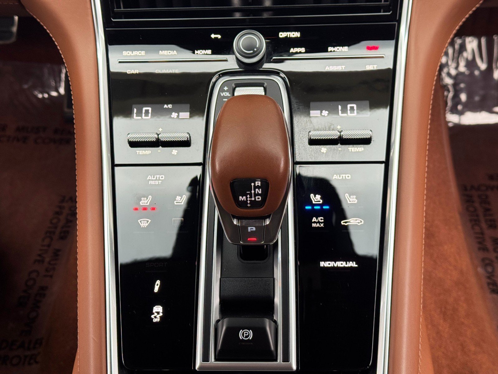 Used 2023 Porsche Panamera 4 Platinum Edition AWD/4WD image 32