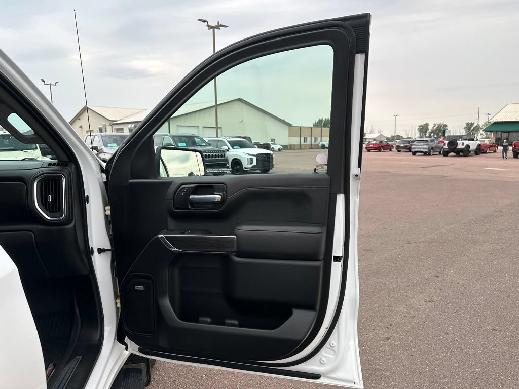 Used 2021 Chevrolet Silverado 1500 LTZ w/ LTZ Premium Package AWD/4WD image 28